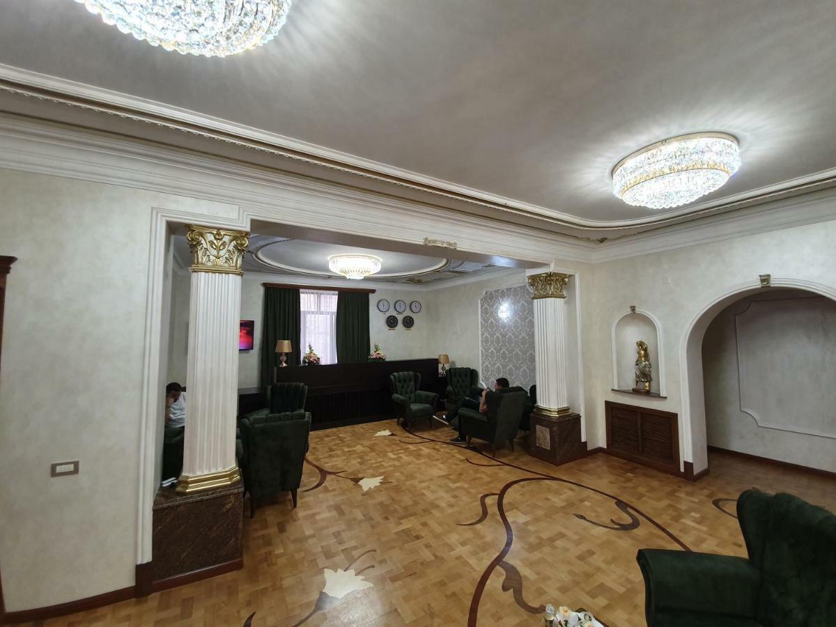 Royal Palace Hotel Vanadzor Esterno foto