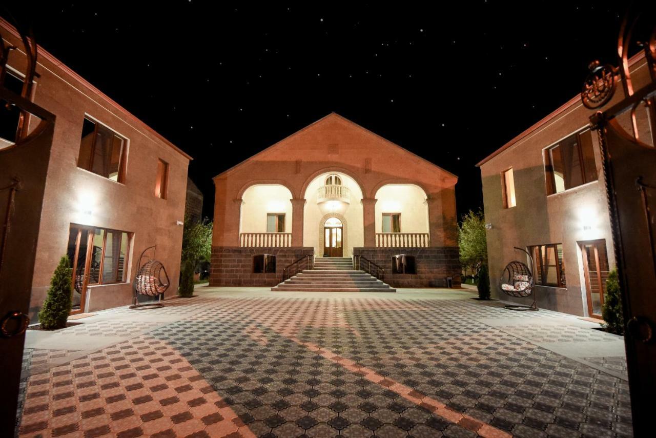 Royal Palace Hotel Vanadzor Esterno foto