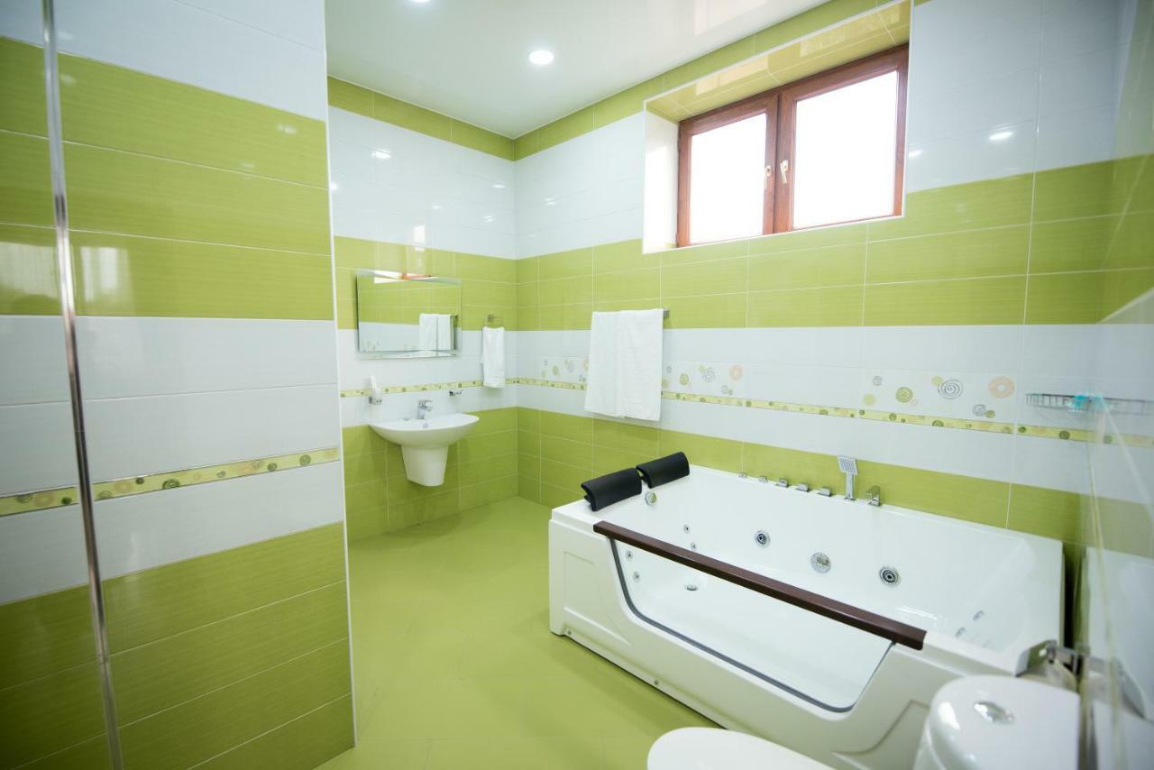 Royal Palace Hotel Vanadzor Esterno foto