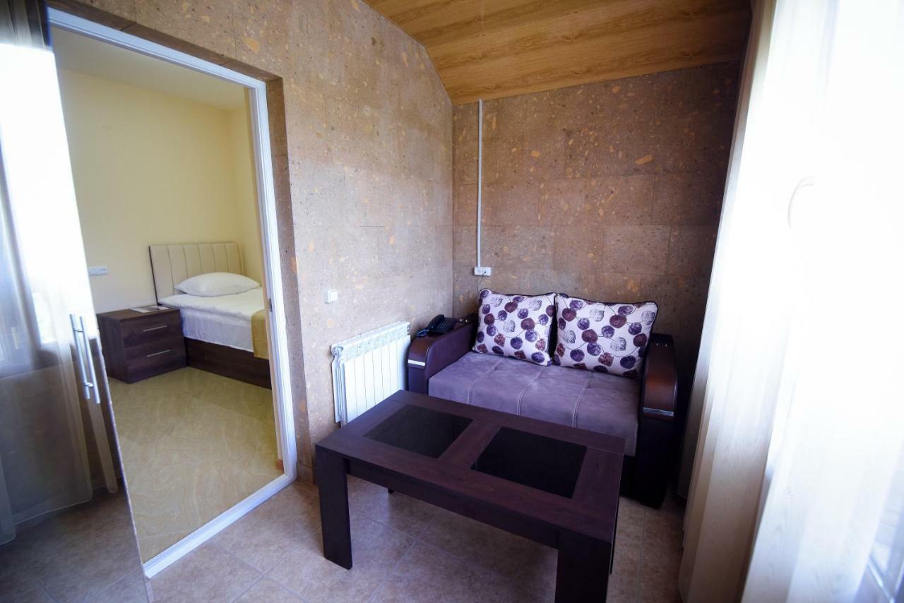 Royal Palace Hotel Vanadzor Esterno foto