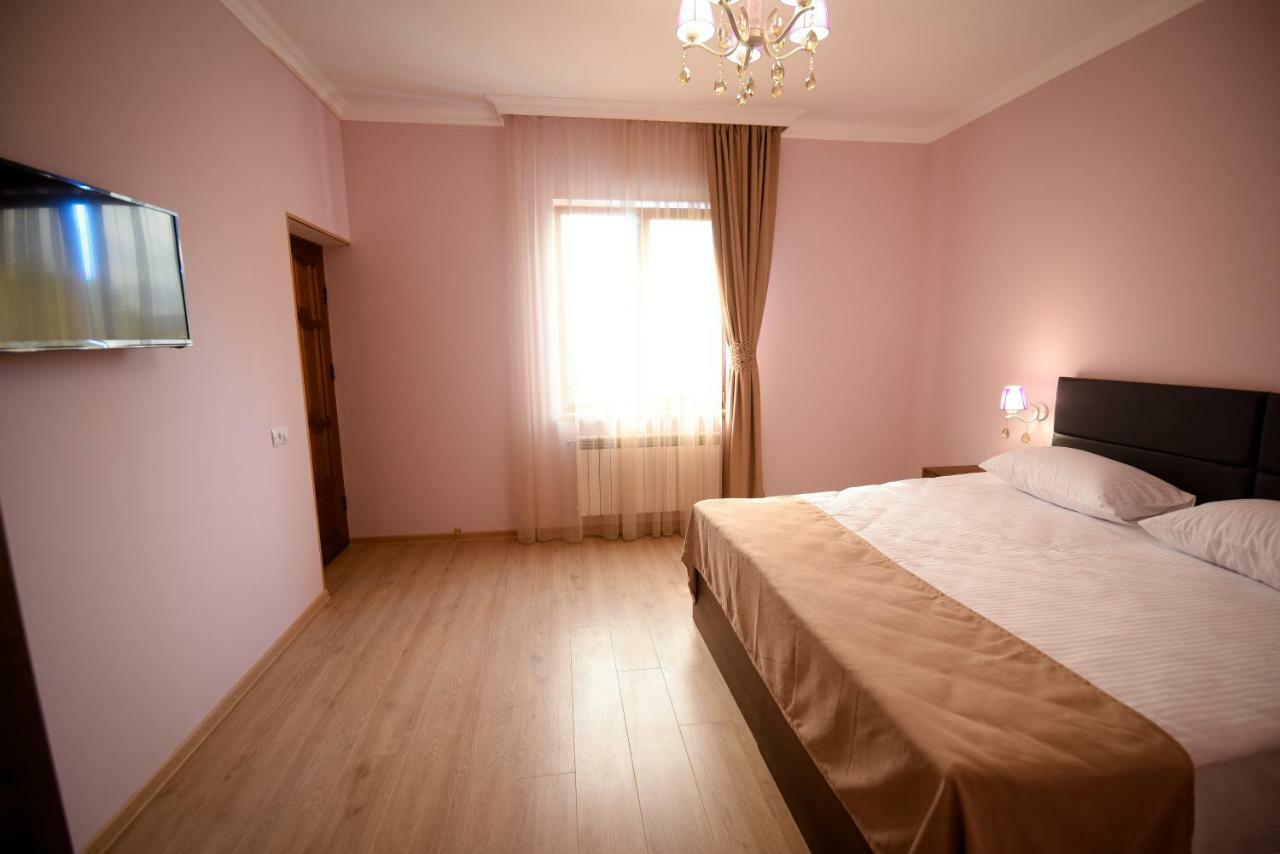 Royal Palace Hotel Vanadzor Esterno foto