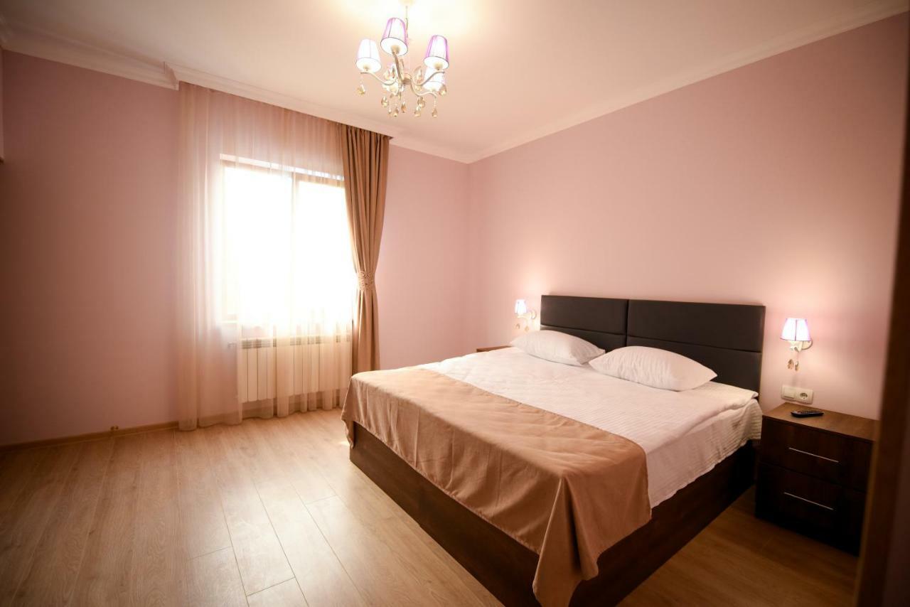 Royal Palace Hotel Vanadzor Esterno foto