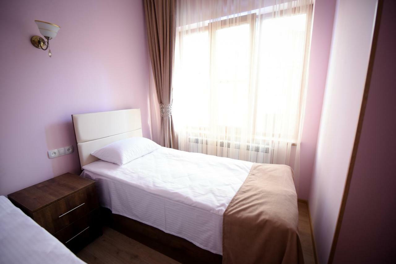 Royal Palace Hotel Vanadzor Esterno foto