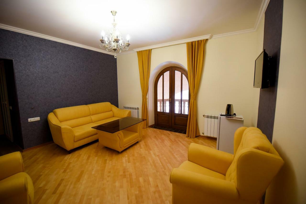 Royal Palace Hotel Vanadzor Esterno foto