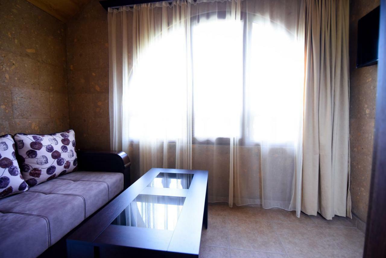 Royal Palace Hotel Vanadzor Esterno foto